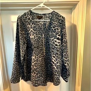 Black & gray lepord print long sleeve blouse. I Jeans by Buffalo size large.